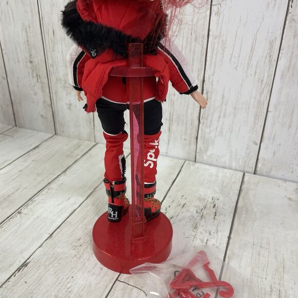 Rainbow High Fashion Doll Winter Break Ruby Anderson With Snowboard - Picture 6 of 6
